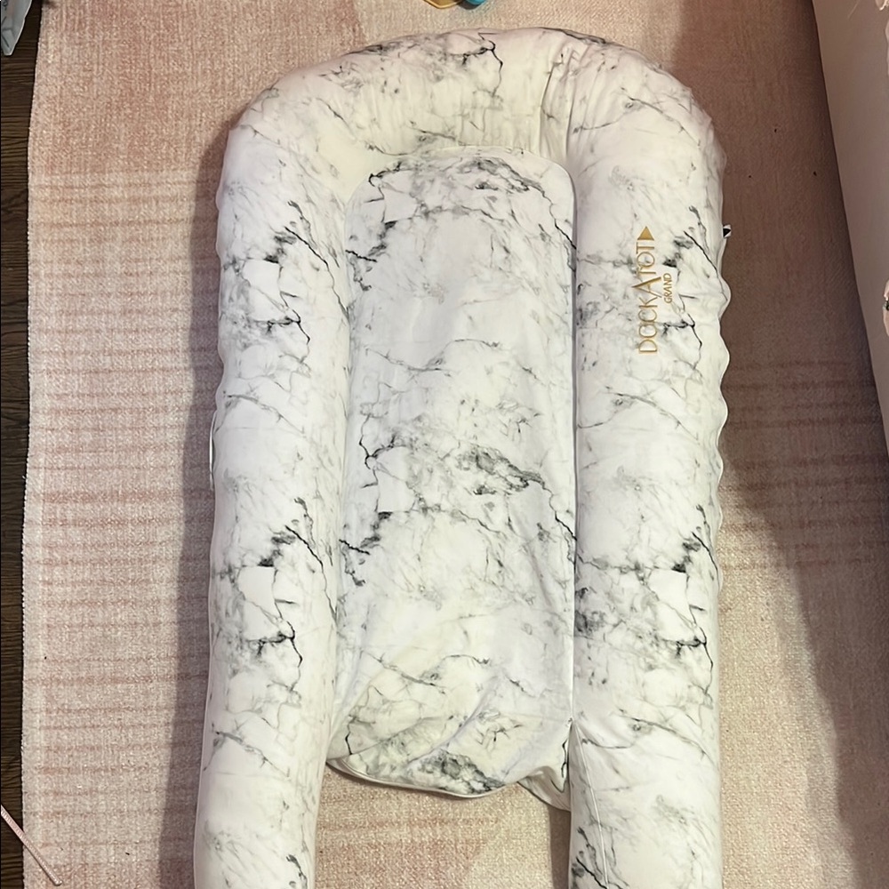Marble print Grand DockATot lounger